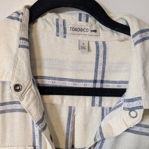 Toad&Co Ivory and Navy Checkered Shirt